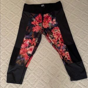 Fun floral leggings! Perfect for summer!!